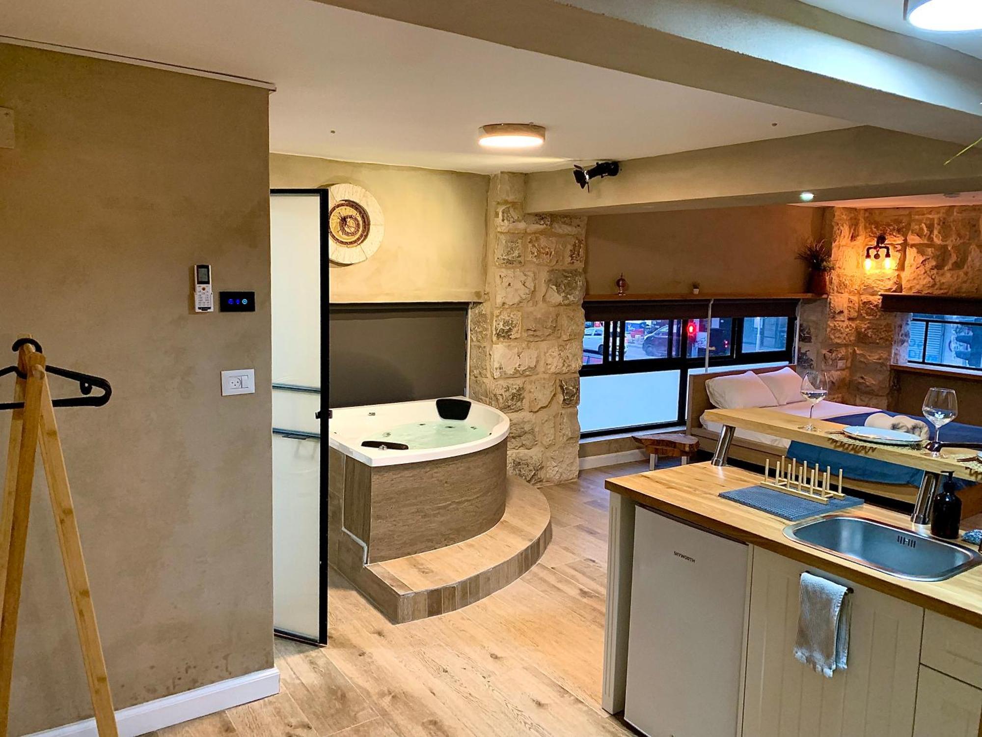 Boutique Apartment In Heart Of Haifa Exterior photo
