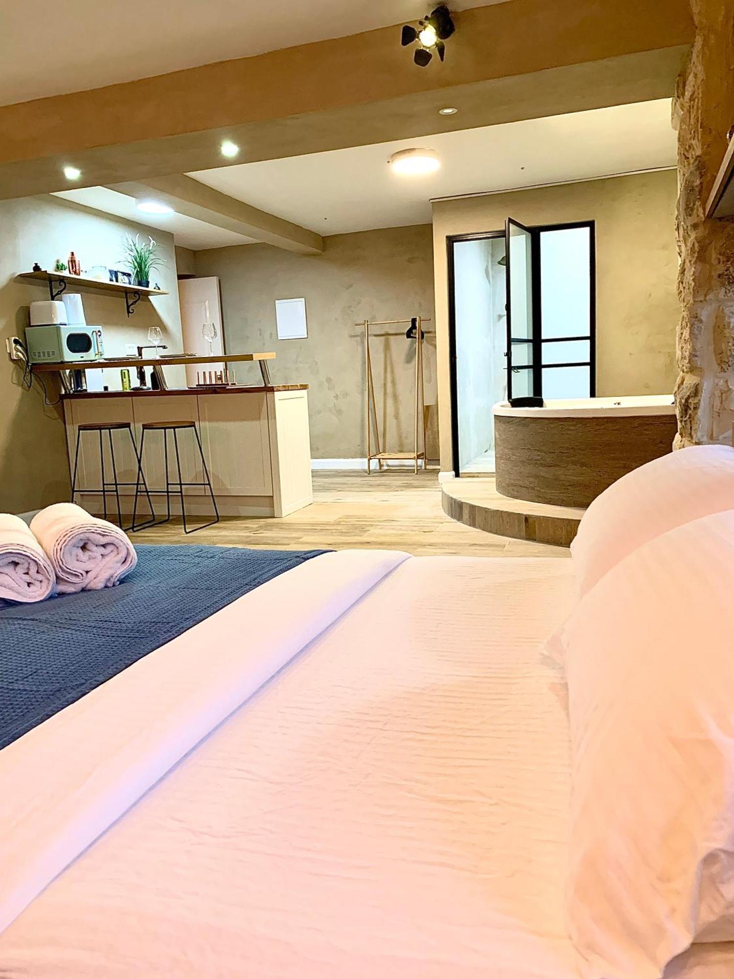 Boutique Apartment In Heart Of Haifa Room photo